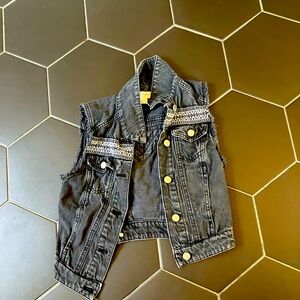 Cute black jean jacket.